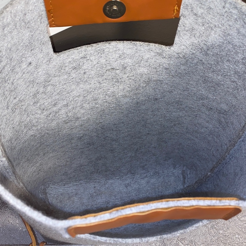 FREE ALIVE Gray and Brown Felt Tote and Clutch Set - Picture 5 of 11